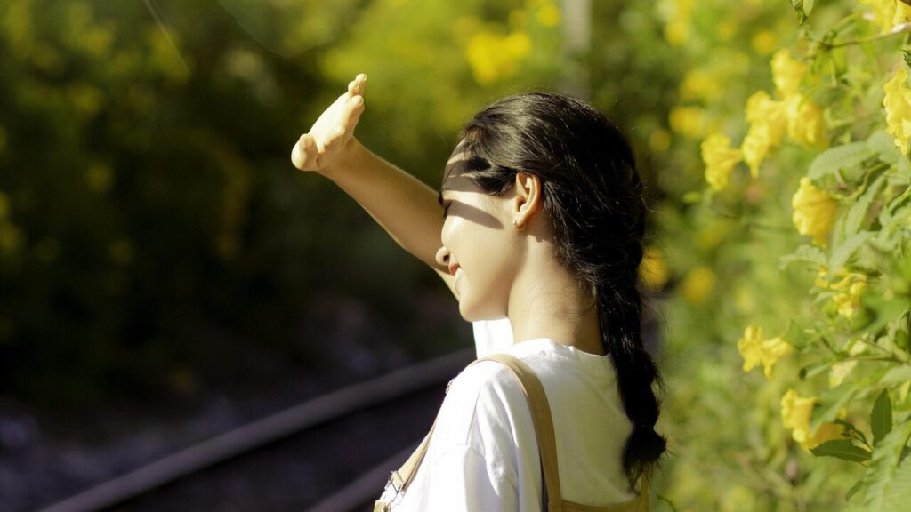 隠す、遮断する가리다