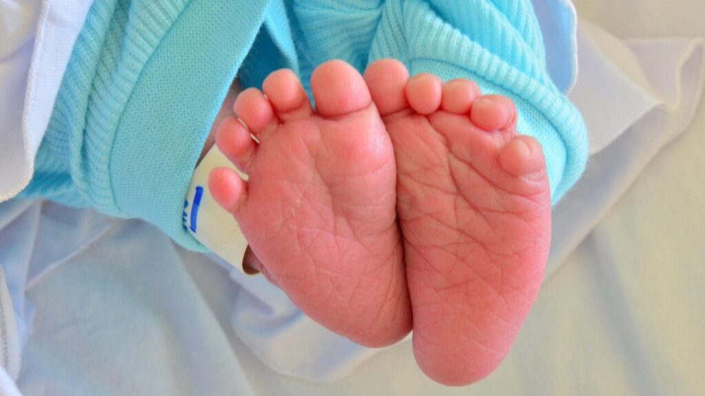 【混同注意】「낳다（産む）」との見分け方