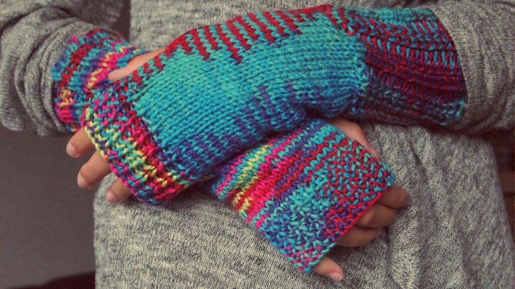 （手先や足先が）冷えて痛い、しみる시리다