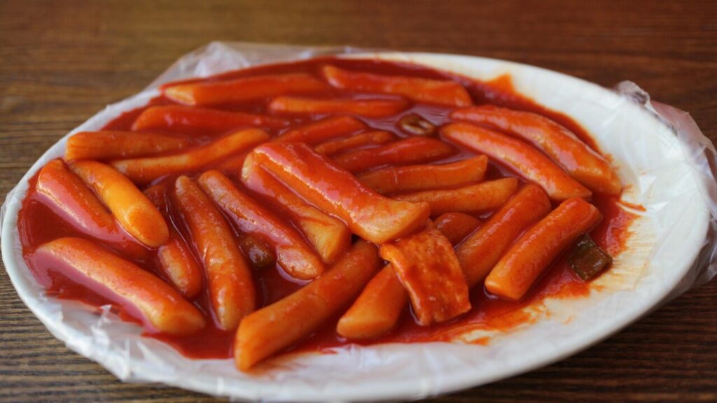 「辛い」を代表する韓国料理：떡볶이（トッポギ）